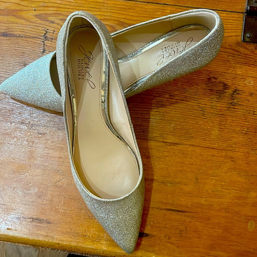 Jewel Badgley Mischa glittery gold pumps in perfect condition . Size 7.5
